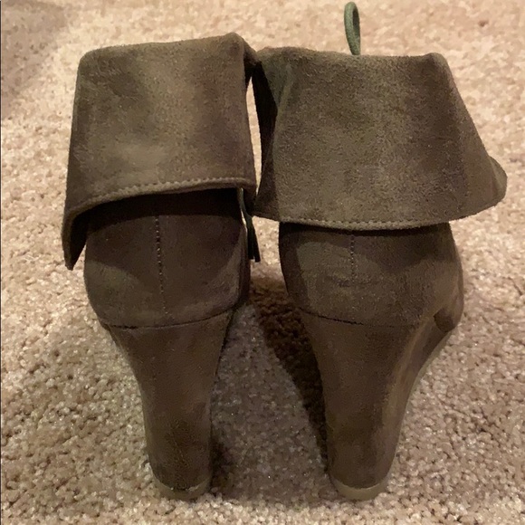 Olive green wedge booties - Picture 5 of 5
